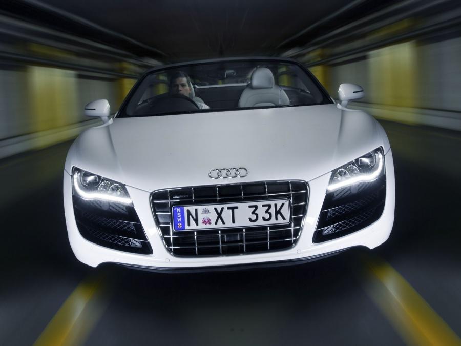  Audi R8 V10 Spyder 2010 года  (AU) (фото 4 из 9)